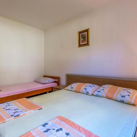 Stunning Apartment In Duce With Wifi Buitenkant foto