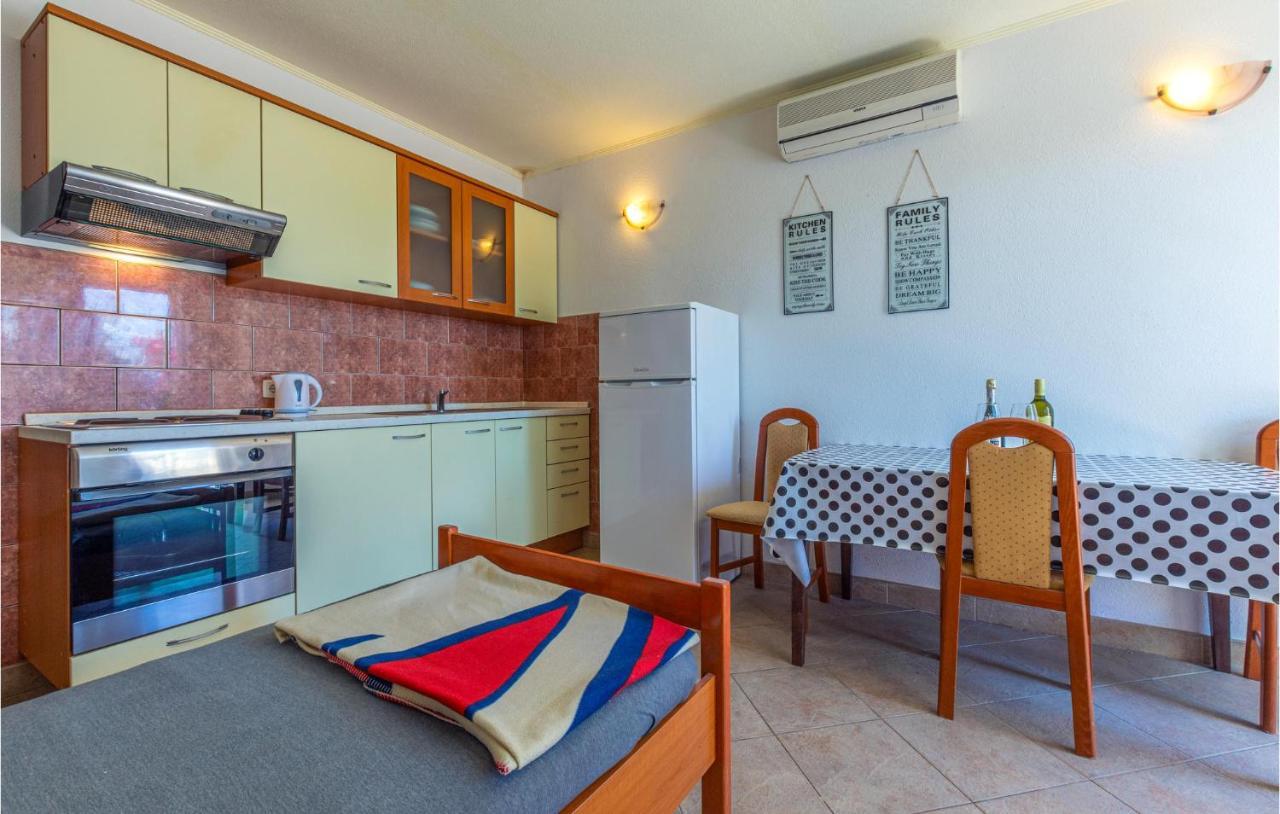 Stunning Apartment In Duce With Wifi Buitenkant foto